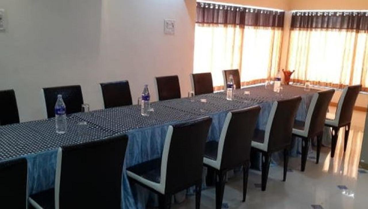 Manohar Mahal Otel Jalgaon Dış mekan fotoğraf