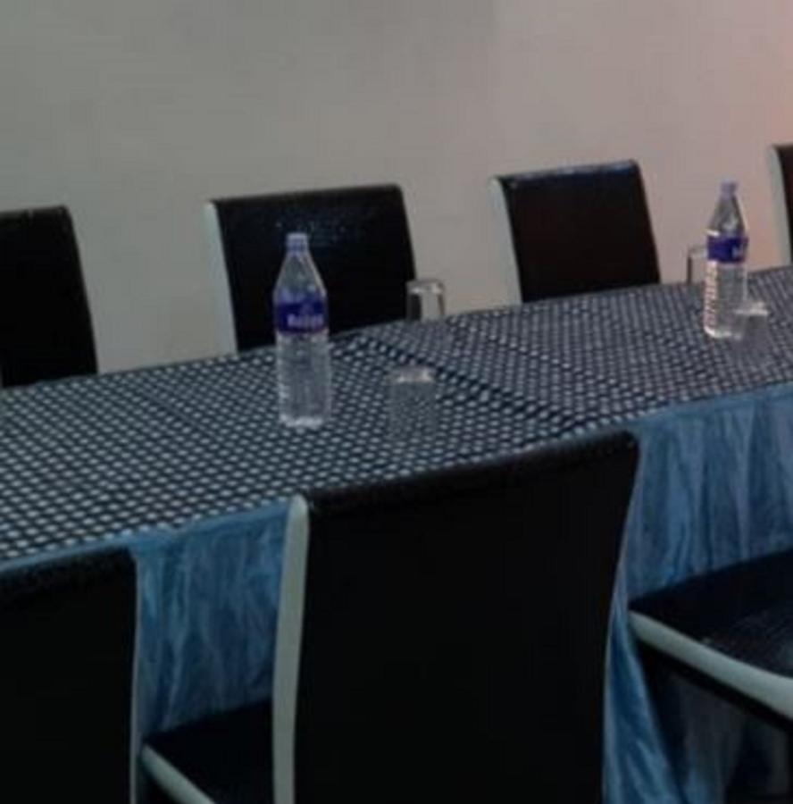 Manohar Mahal Otel Jalgaon Dış mekan fotoğraf